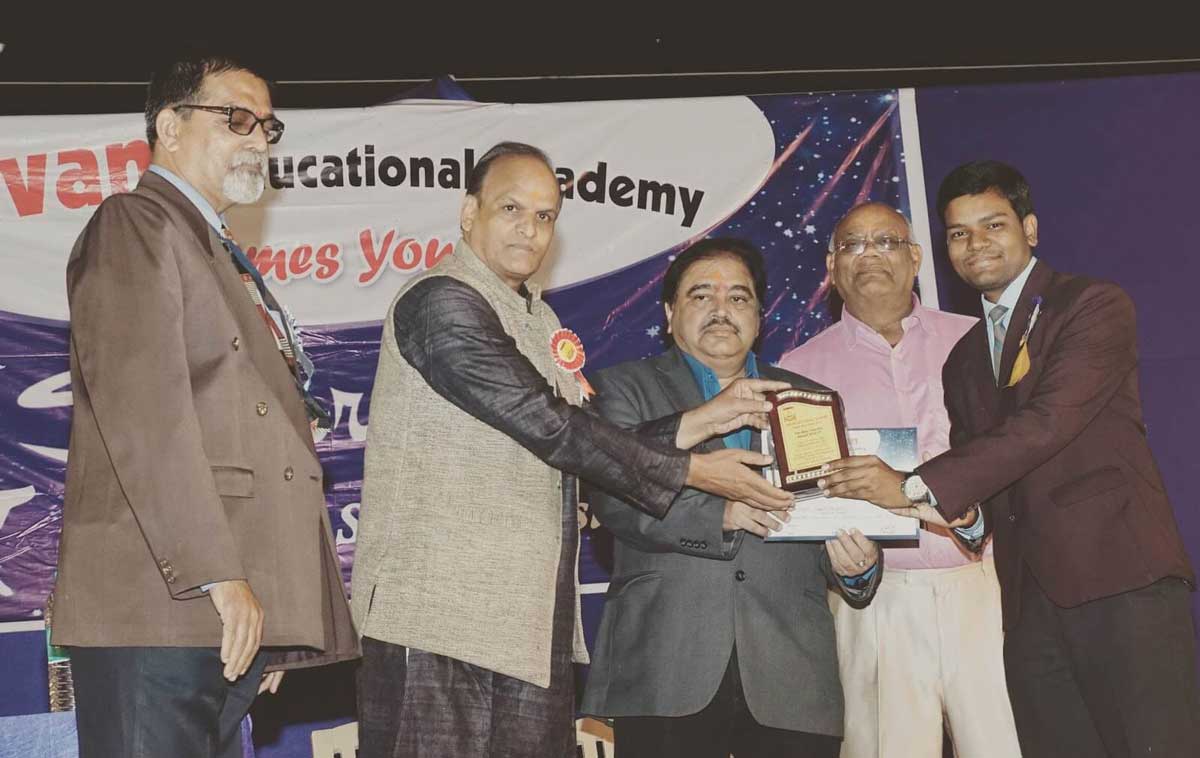 Rakesh Pradhan receiving best teacher award for good teaching
